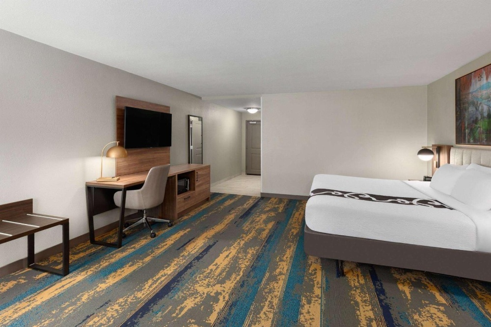 La Quinta Inn & Suites by Wyndham Knoxville Central Papermill