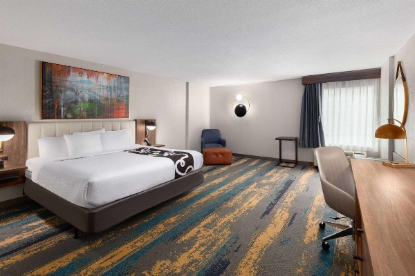 La Quinta Inn & Suites by Wyndham Knoxville Central Papermill Main image