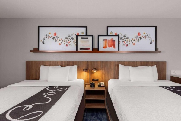 La Quinta Inn & Suites by Wyndham Knoxville Central Papermill image 25