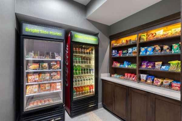 La Quinta Inn & Suites by Wyndham Knoxville Central Papermill image 27